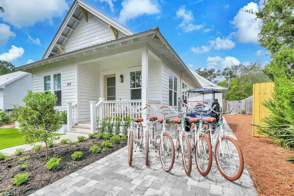 6 seater golf cart and 6 adult bikes included in stay