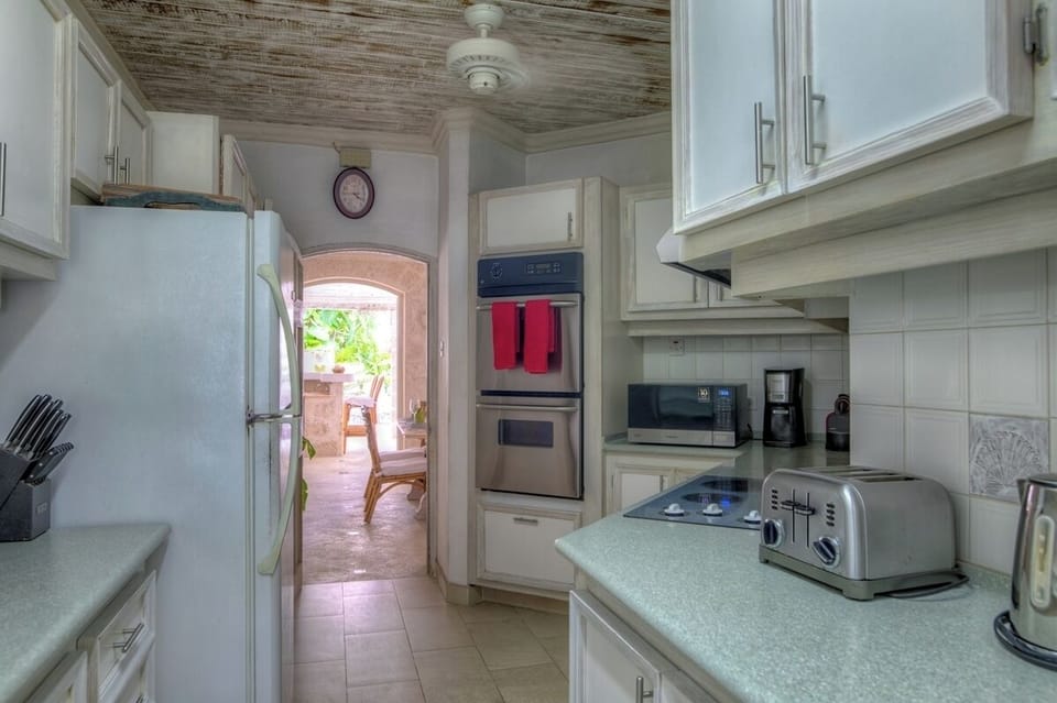 Waverly One - Kitchen with appliances