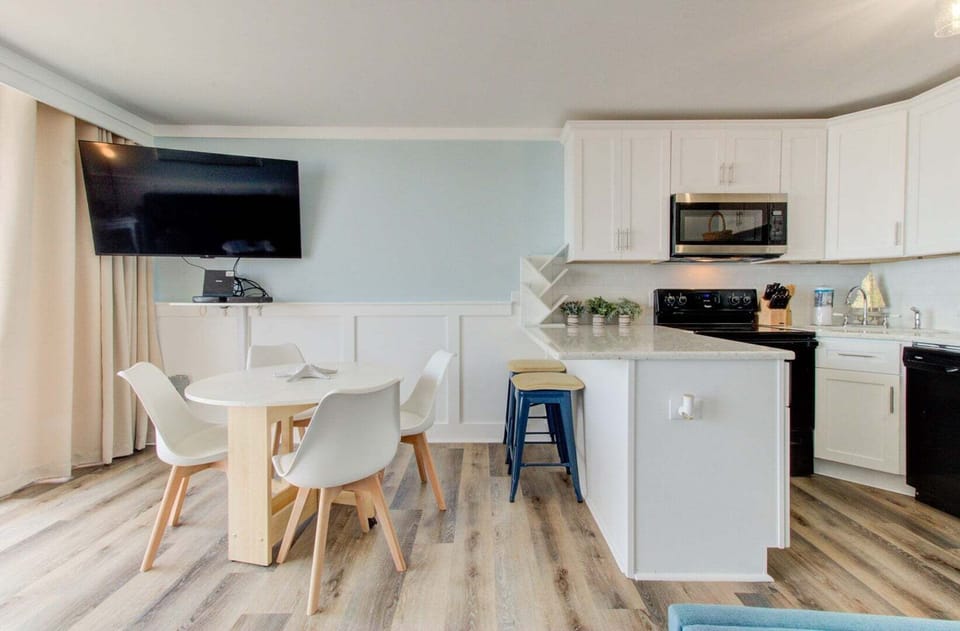 Atlantic Towers 509-print-008-014-KitchenEating Area-2048x1345-300dpi