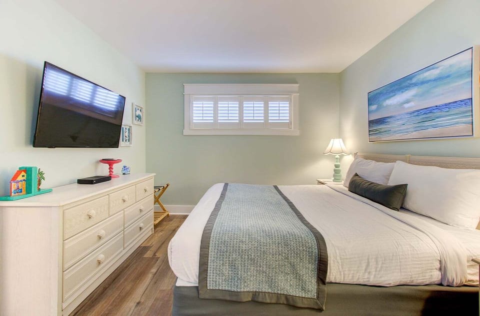 Atlantic Towers 606-print-016-029-Bedroom-4200x2760-300dpi