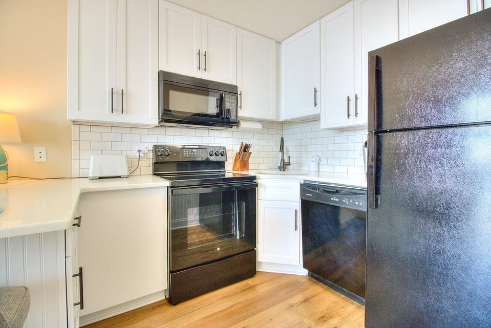 Atlantic Towers 611-print-011-008-Kitchen-4200x2804-300dpi