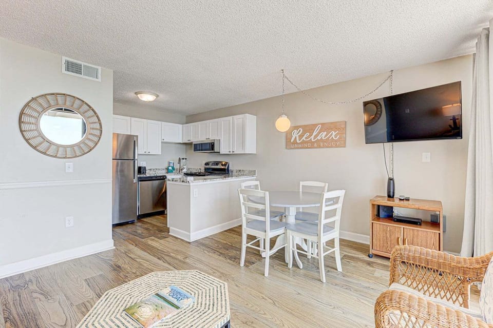 Atlantic Towers 1010-print-006-033-Kitchen  Eating Area-4200x2799-300dpi