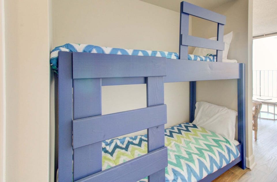 Atlantic Towers 1010-print-018-013-Hall Bunks-2048x1344-300dpi