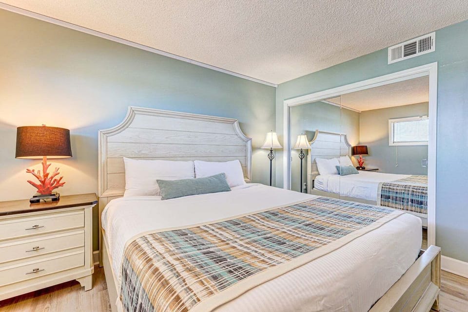 Atlantic Towers 1104-print-011-024-Bedroom-4200x2803-300dpi