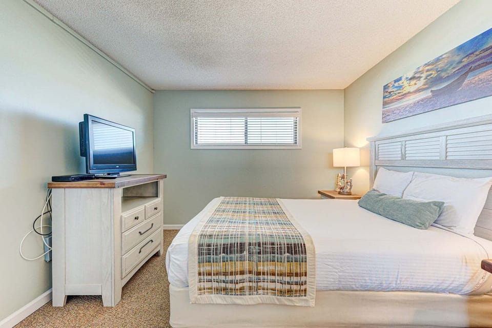 Atlantic Towers 1112-print-017-028-Bedroom 2-4200x2800-300dpi