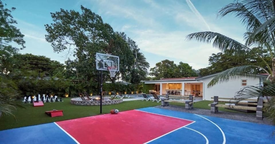 Comfort Villa | Sport court