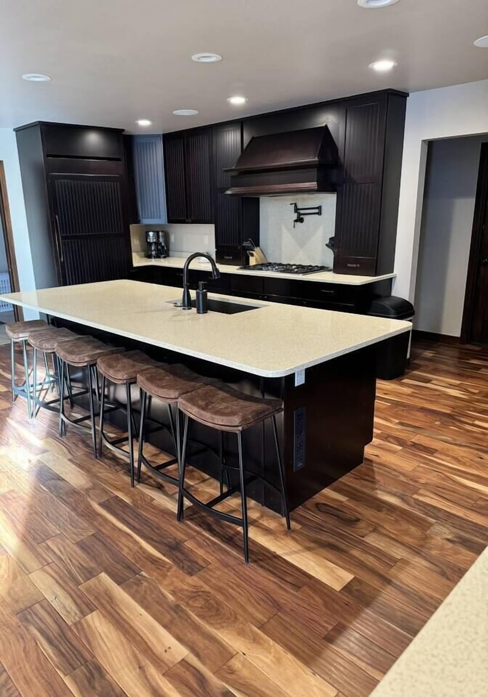 Chef's Kitchen with large island and seating - great for family breakfasts and group cooking.