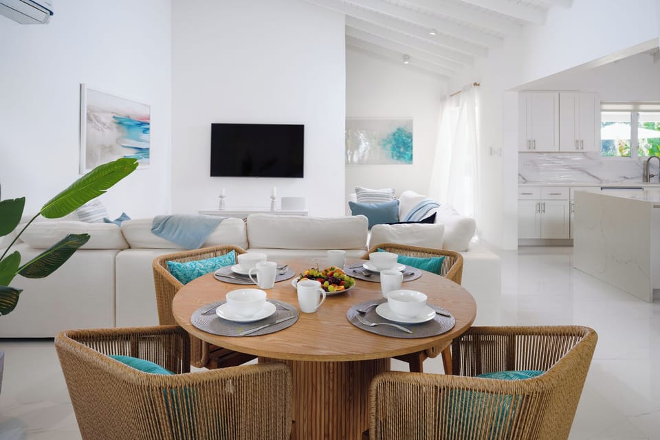Dining nook space for four