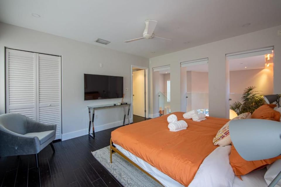 Comfort Villa | Iron/ironing board, free WiFi, bed sheets
