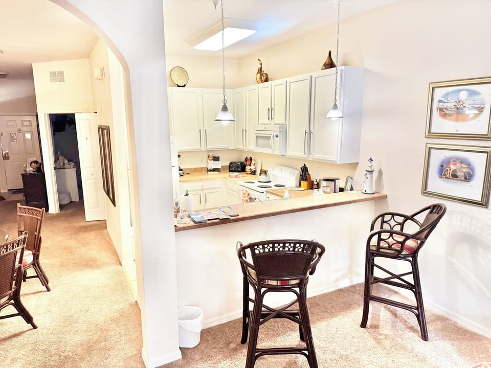 Comfort Condo, Balcony, Pool View | Private kitchen