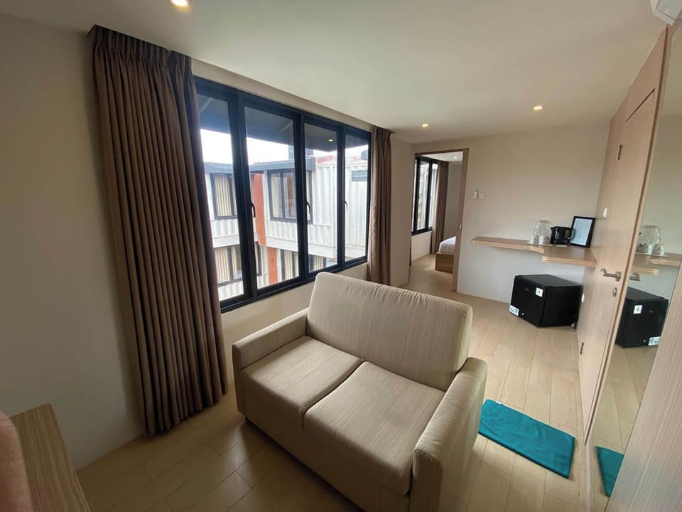 Suite | Desk, free WiFi, bed sheets