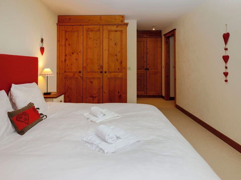 Furniture, Interior Design, Bed, Wood, Ceiling, Bedroom, Flooring, Room, Floor, Bed Sheet