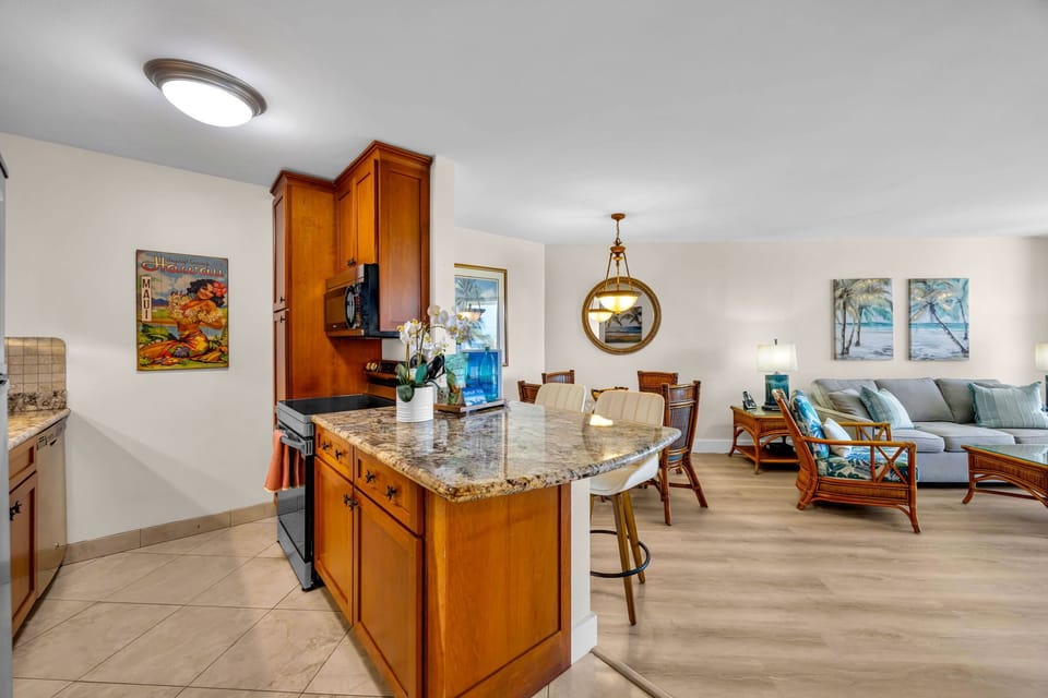 Luxury Condo, Balcony, Ocean View | Living area