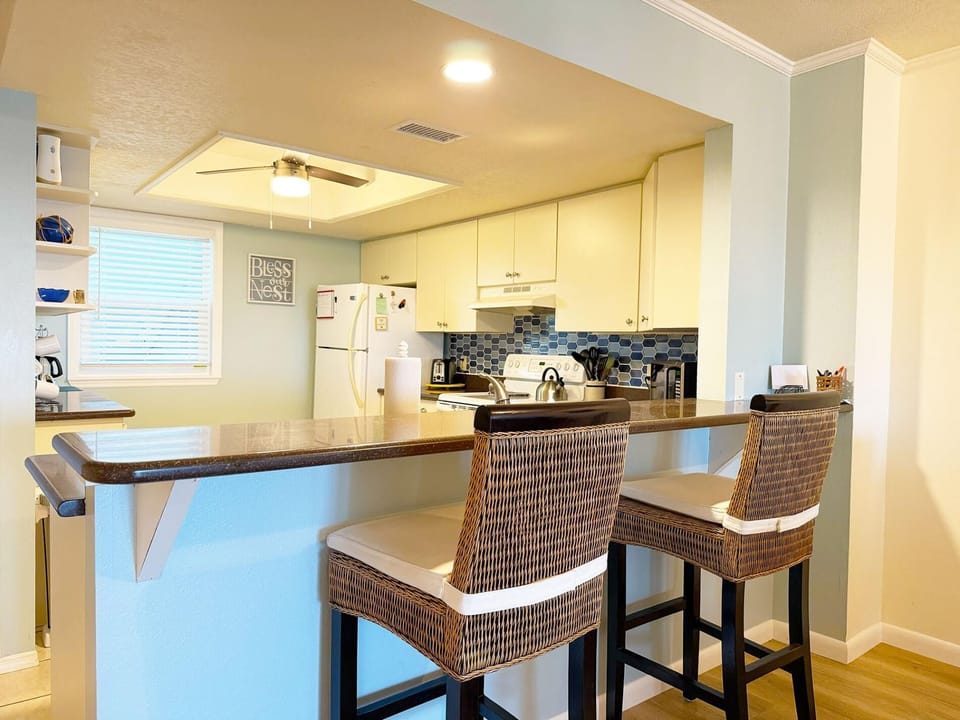 Waterfront 2BR – Pool, Dock & River Views (7470)