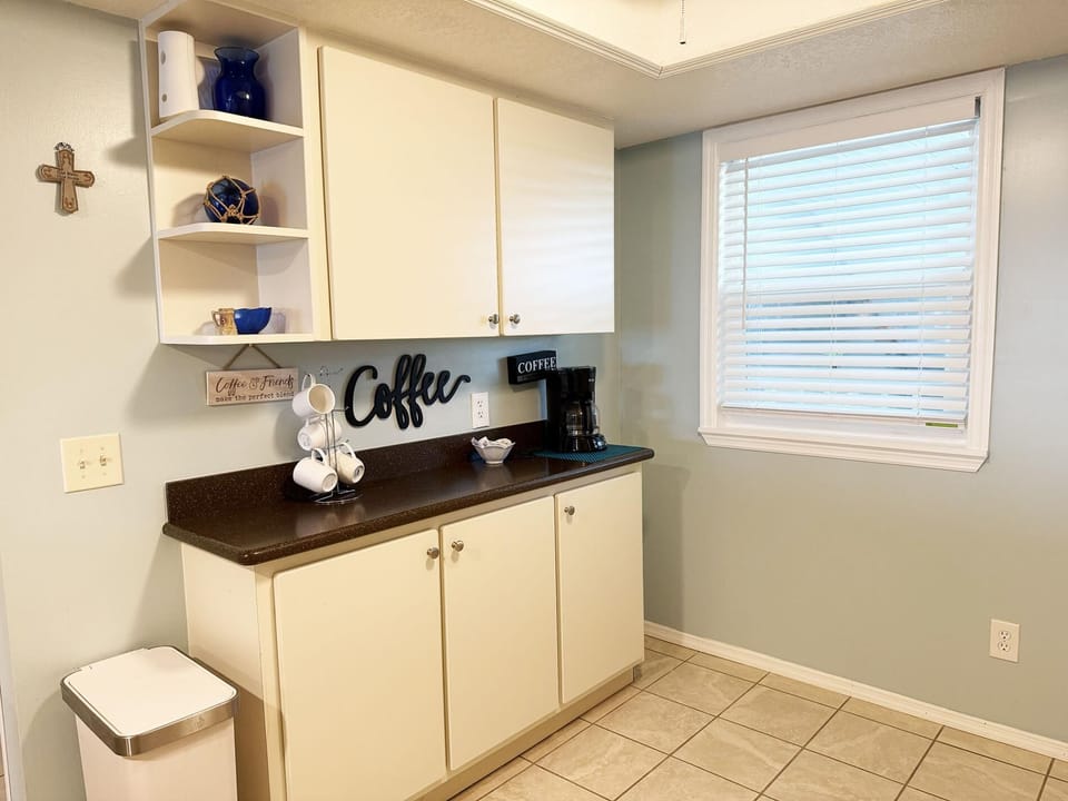 Waterfront 2BR – Pool, Dock & River Views (7472)