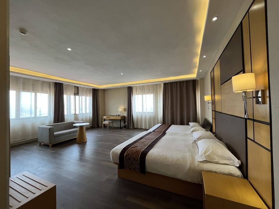 Superior Suite | Minibar, in-room safe, desk, laptop workspace