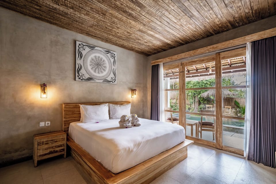 Room, 1 King Bed, Air conditioning | In-room safe, blackout drapes, free WiFi