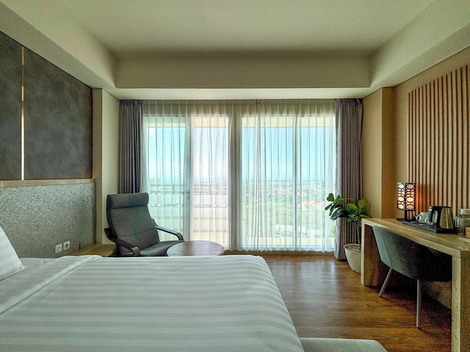 Superior Twin Room, Sea View | Desk, laptop workspace, WiFi (free), bed sheets
