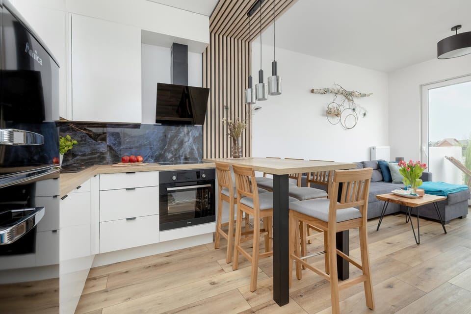 Classic Apartment, 4 Bedrooms | Private kitchen | Fridge, microwave, oven, coffee/tea maker