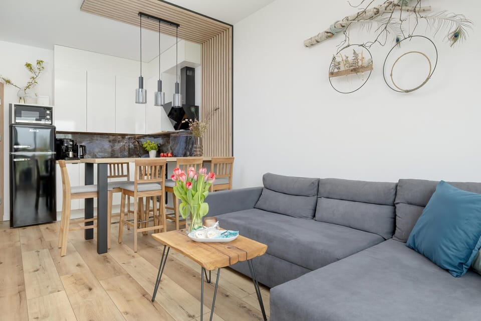 Classic Apartment, 4 Bedrooms | Living room