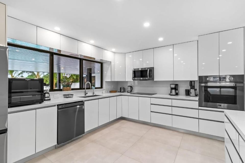 Comfort Villa | Private kitchen | Coffee/tea maker