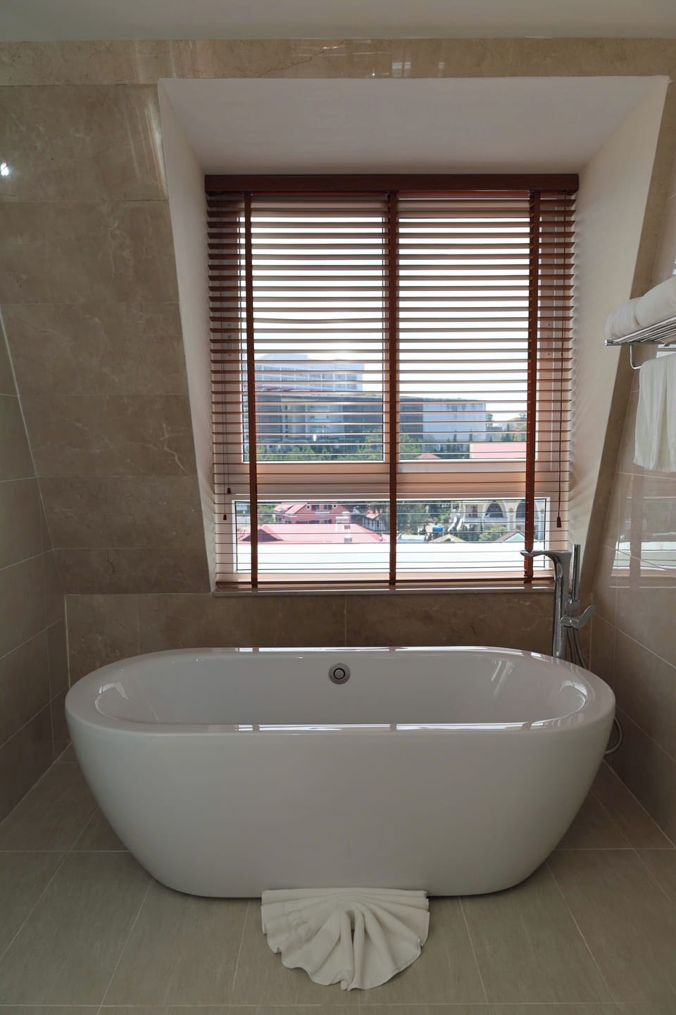 Executive Suite, City View | Bathroom | Shower, rainfall showerhead, free toiletries, hair dryer