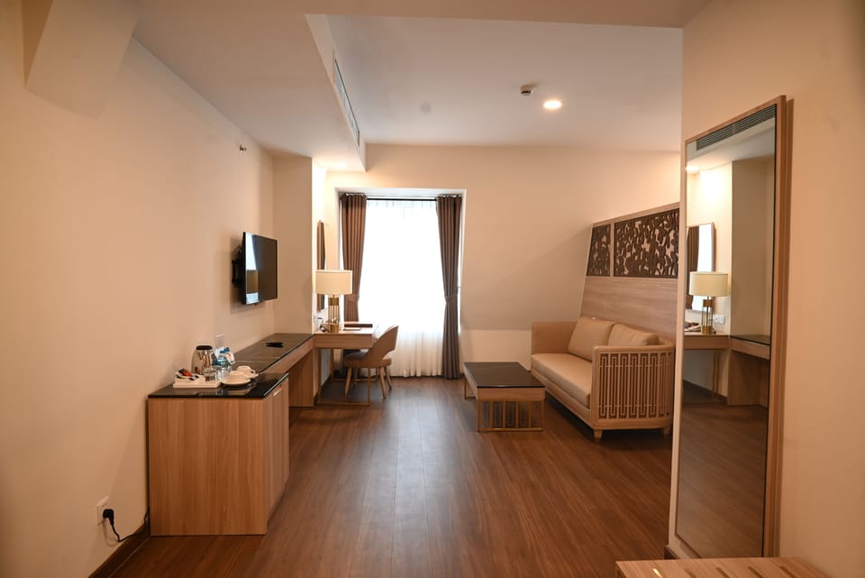 Executive Suite, City View | Living area | LCD TV