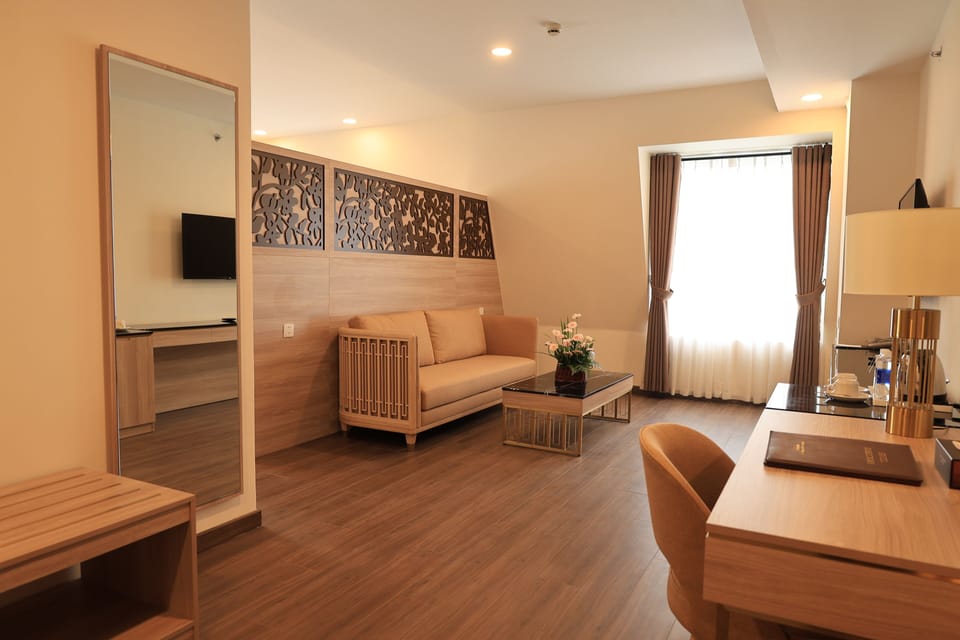 Executive Suite, City View | Living area | LCD TV
