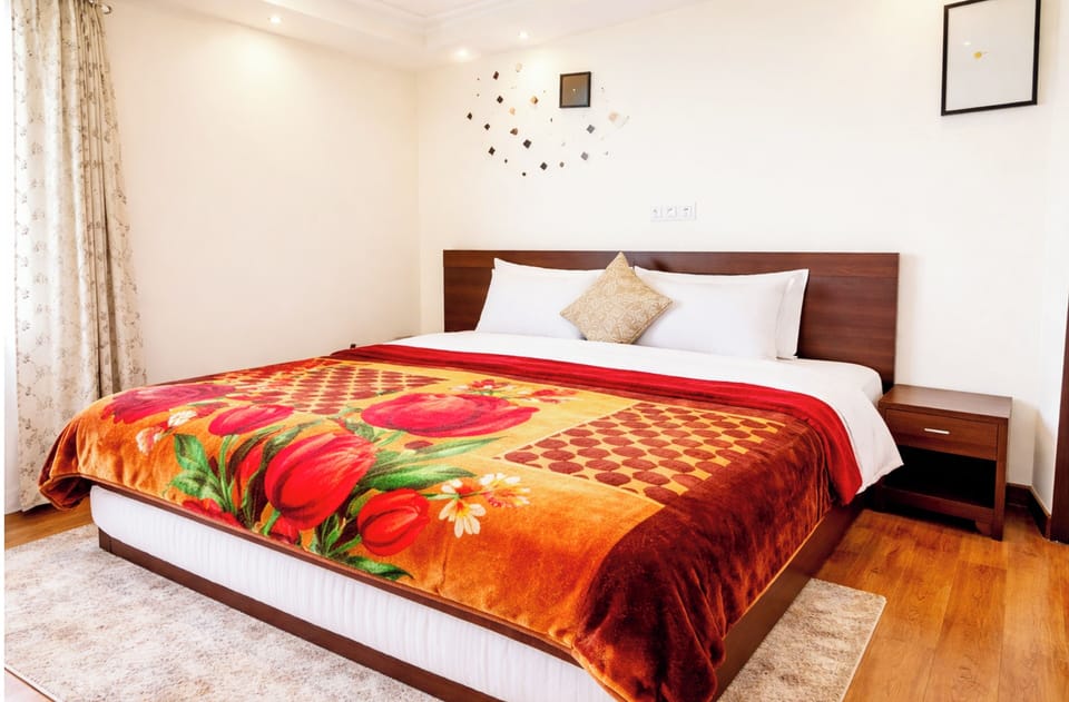 Deluxe Double Room | Hypo-allergenic bedding, desk, soundproofing, free WiFi