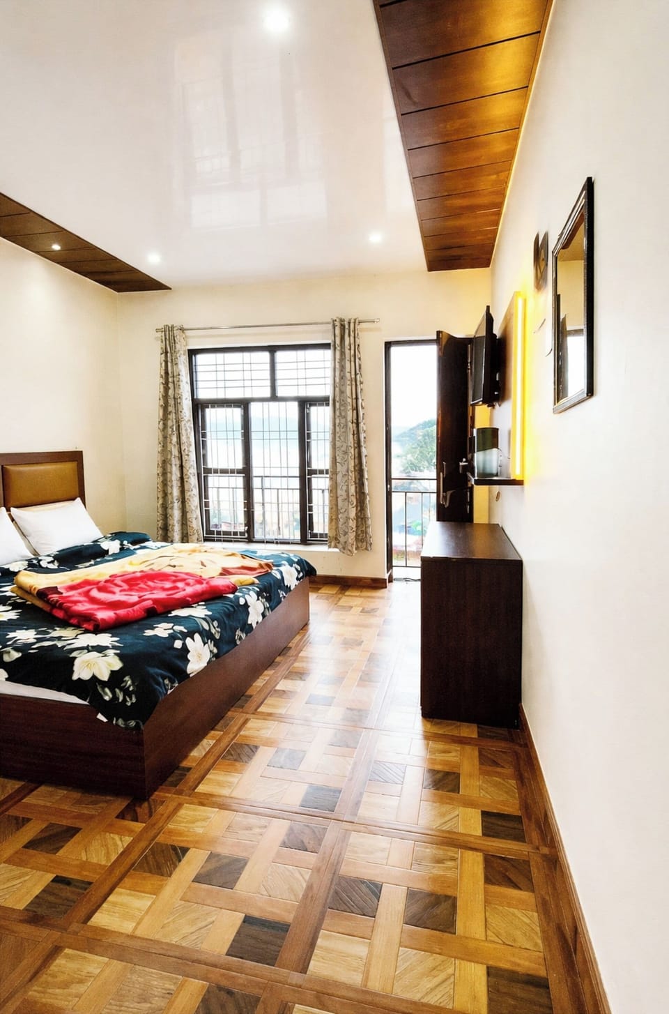Family Double Room | Hypo-allergenic bedding, desk, soundproofing, free WiFi