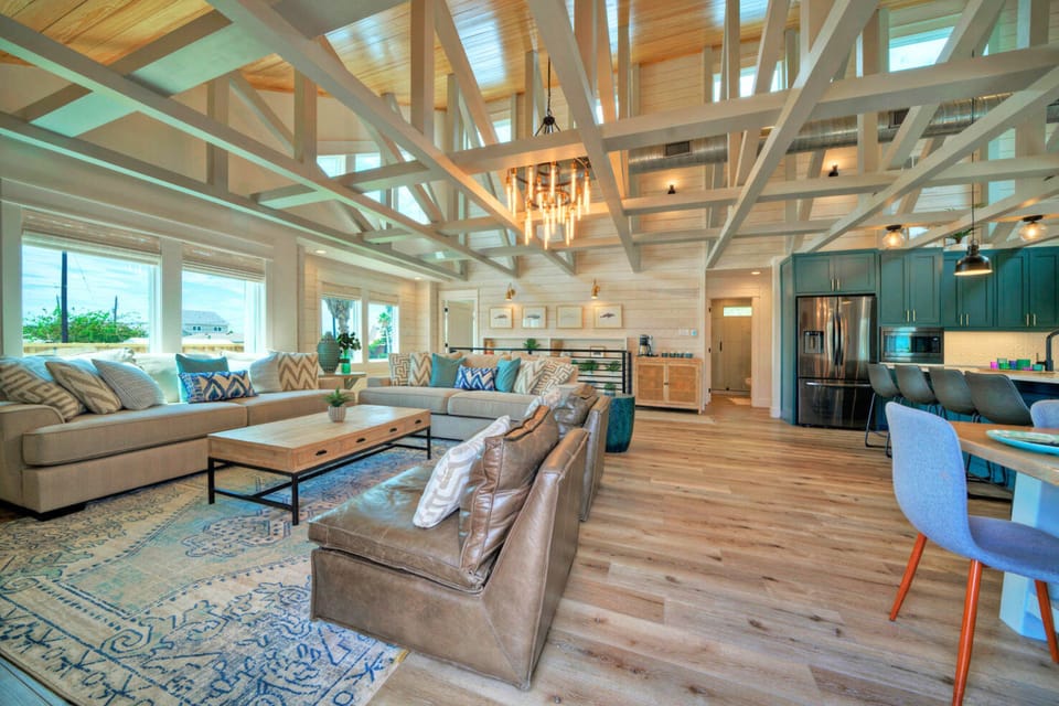 Spacious open floor plan. (Third Sandbar)