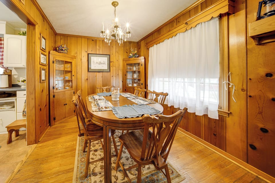 Dining Area | Central Heating & A/C