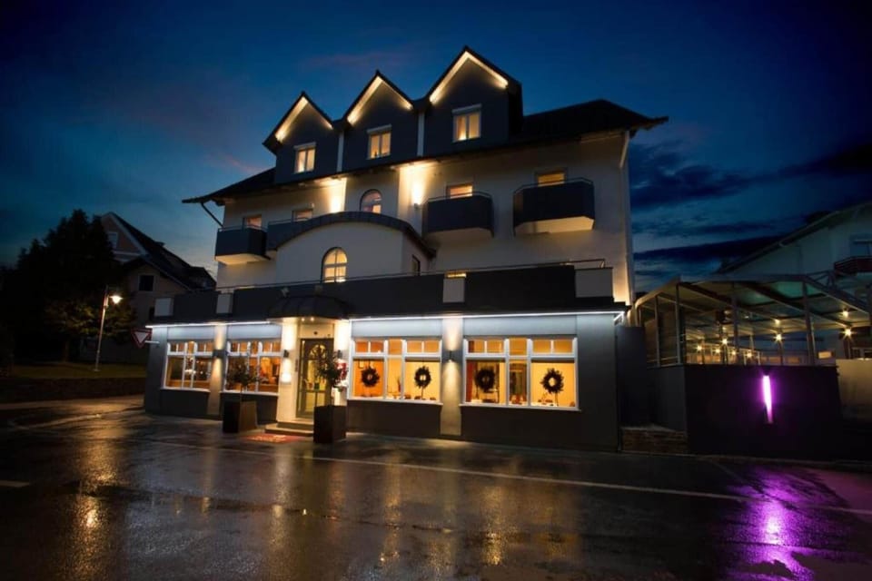 Hotel Exterior [summer]