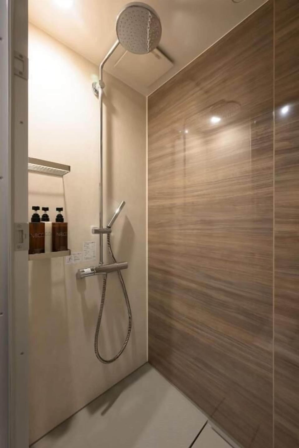 Standard Twin Room, Non Smoking | Bathroom | Separate tub and shower, hair dryer, slippers, towels
