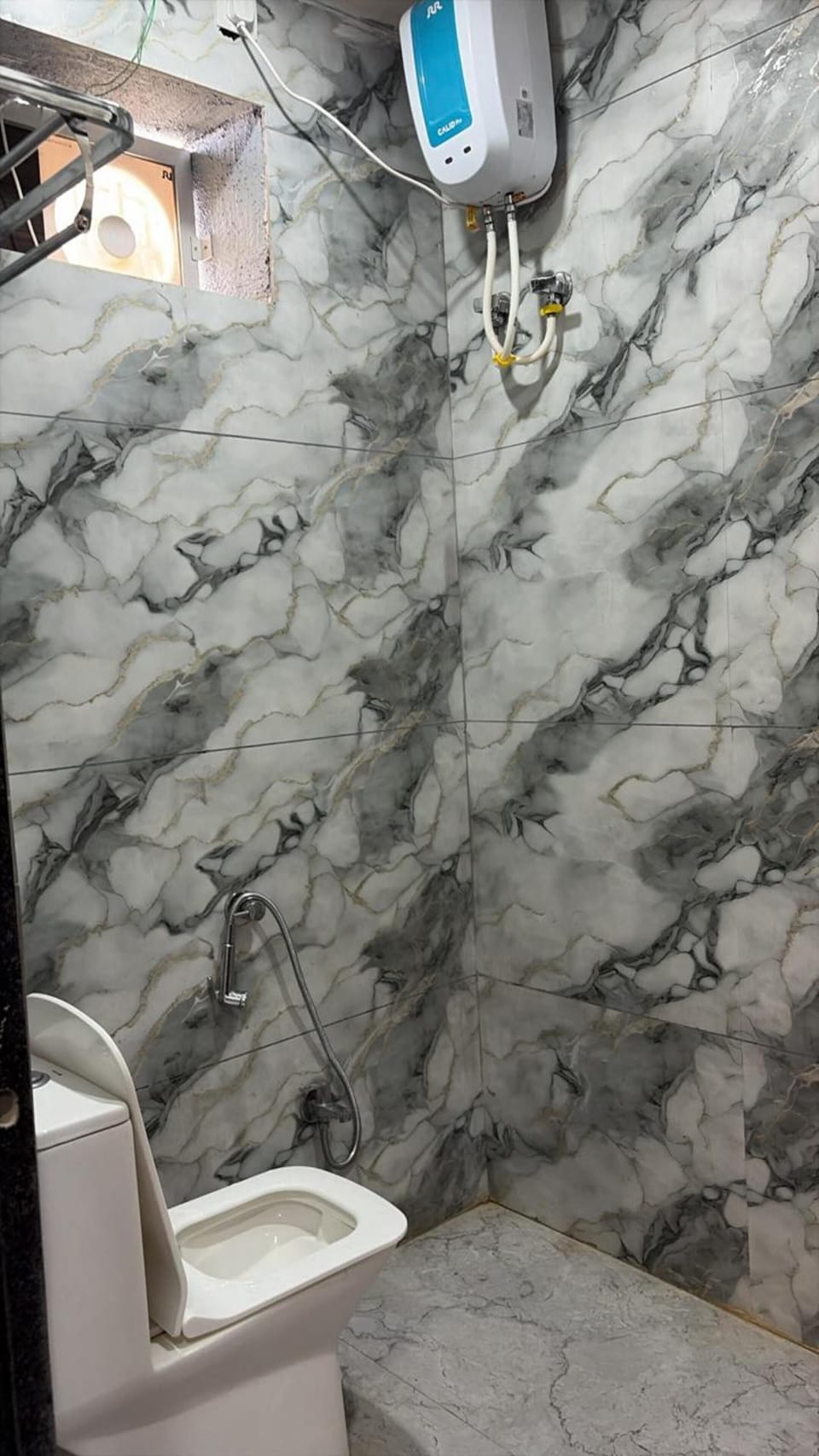 Executive Room | Bathroom | Shower, free toiletries, soap, shampoo