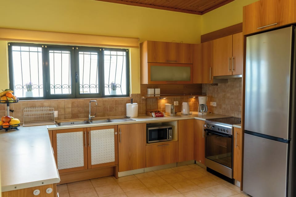 Family Apartment | Private kitchen | Fridge, microwave, oven, espresso maker