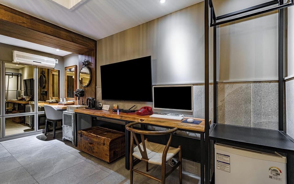Premium bedding, down comforters, laptop workspace, free WiFi