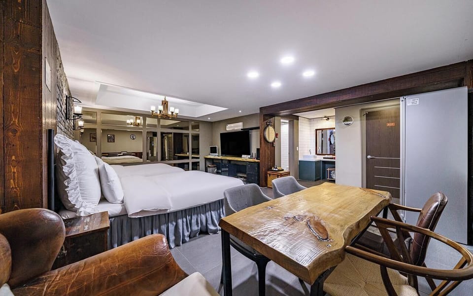 Dot The Signature | Premium bedding, down comforters, laptop workspace, free WiFi