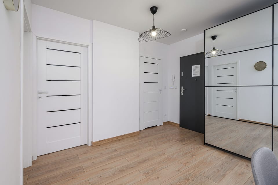 Comfort Apartment, Patio, Courtyard View | Premium bedding, blackout drapes, iron/ironing board, cribs/infant beds