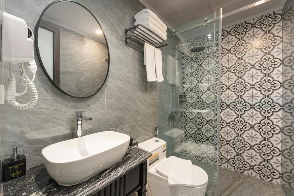 Slippers, bidet