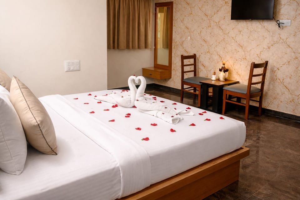 Deluxe Double Room | Laptop workspace, free WiFi