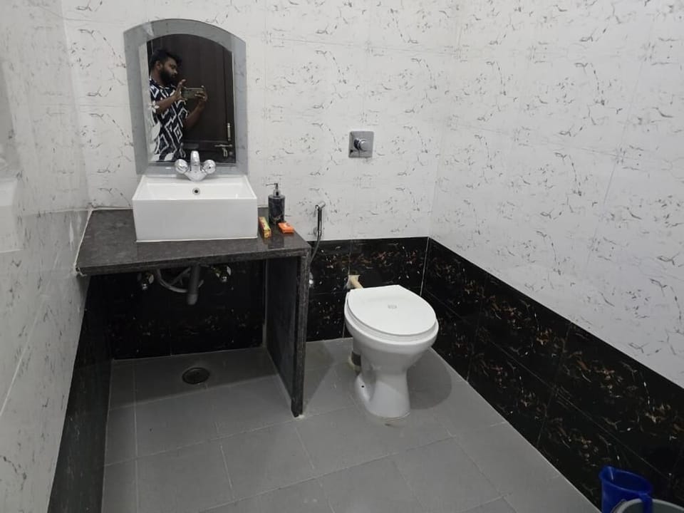 Deluxe Double Room, Balcony | Bathroom | Shower