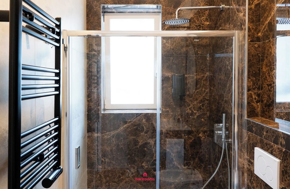 Superior Double Room | Bathroom | Shower, hair dryer, towels, soap