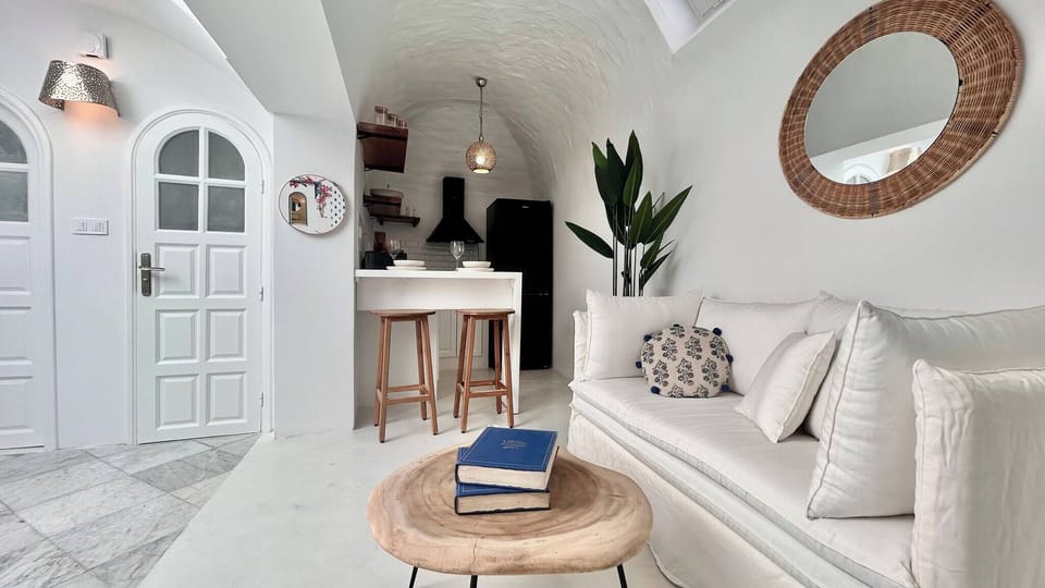 Apartment, 2 Bedrooms | Living area