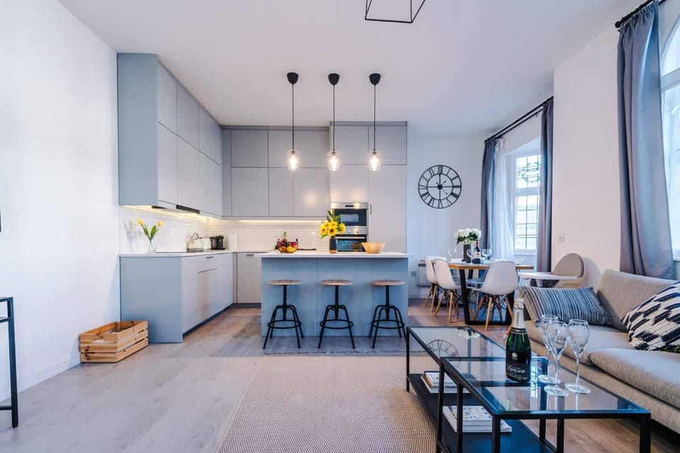 House | 2 bedrooms, desk