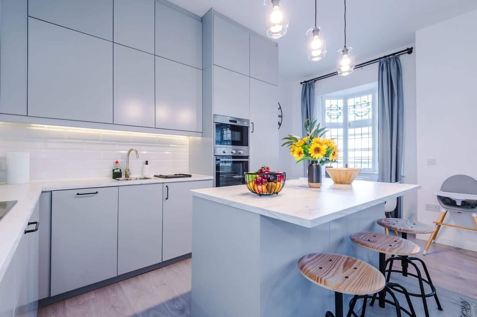 House | 2 bedrooms, desk