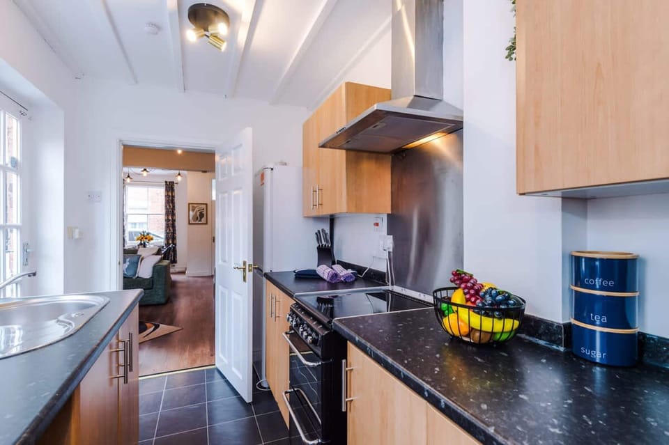 House | 2 bedrooms, desk