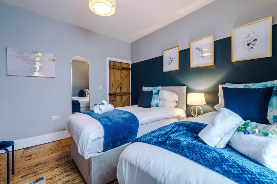 NEW Stylish Home Amazing Location Sleeps 6 House in Chester