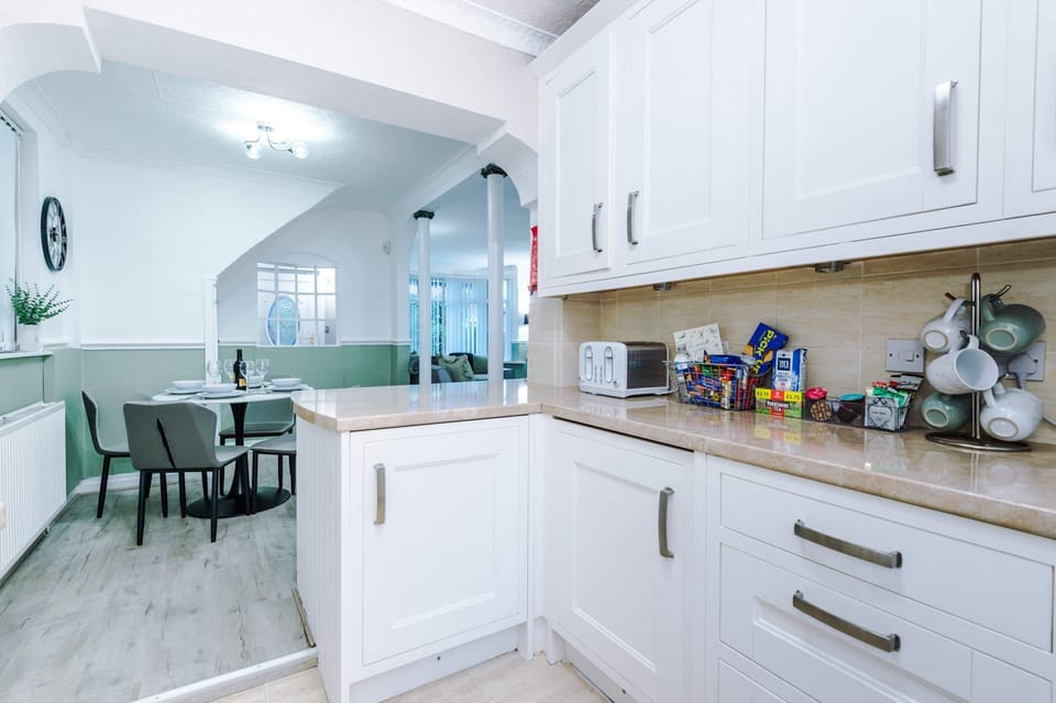 House | 4 bedrooms, desk, Internet
