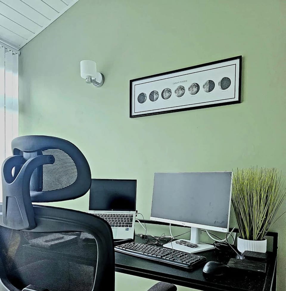 House | 4 bedrooms, desk, Internet
